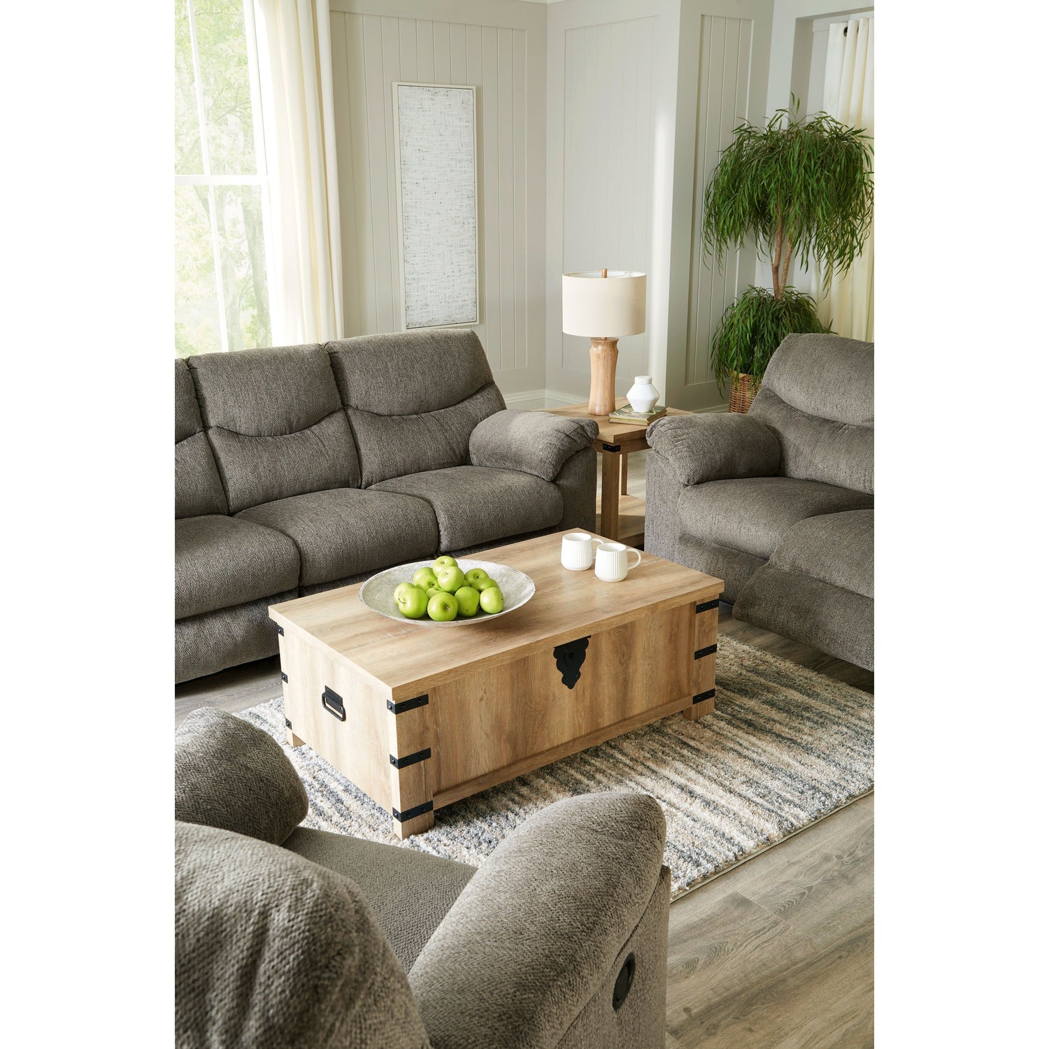 Ashley 28201 Alphons