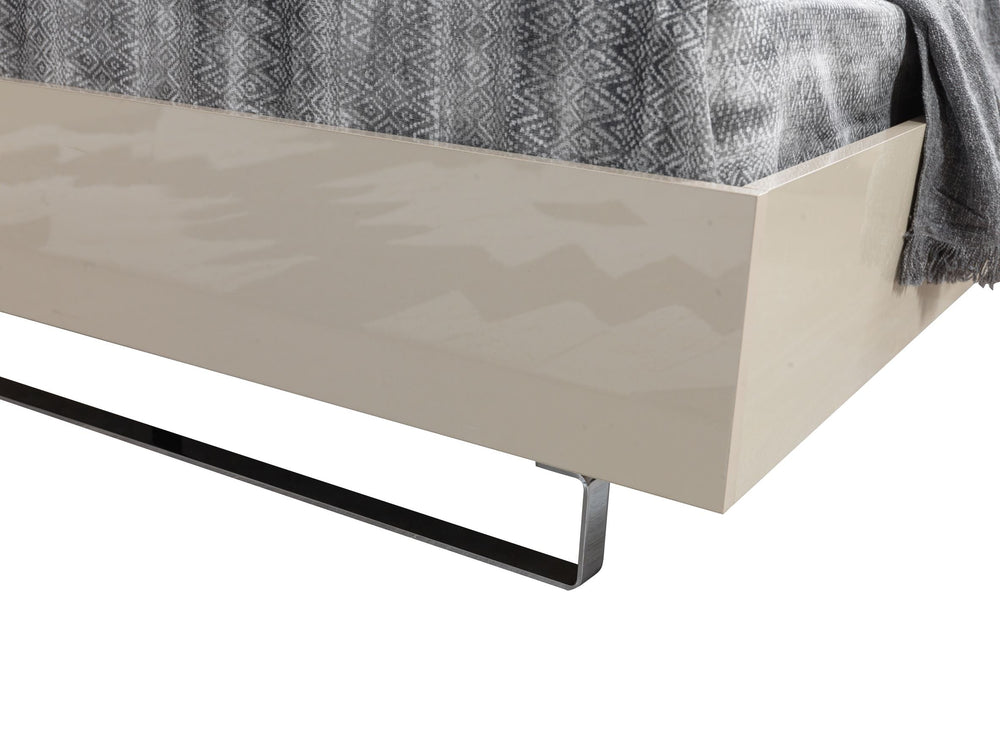 Viola Cream High Gloss Lacquer 4 pc Queen Bedroom Set