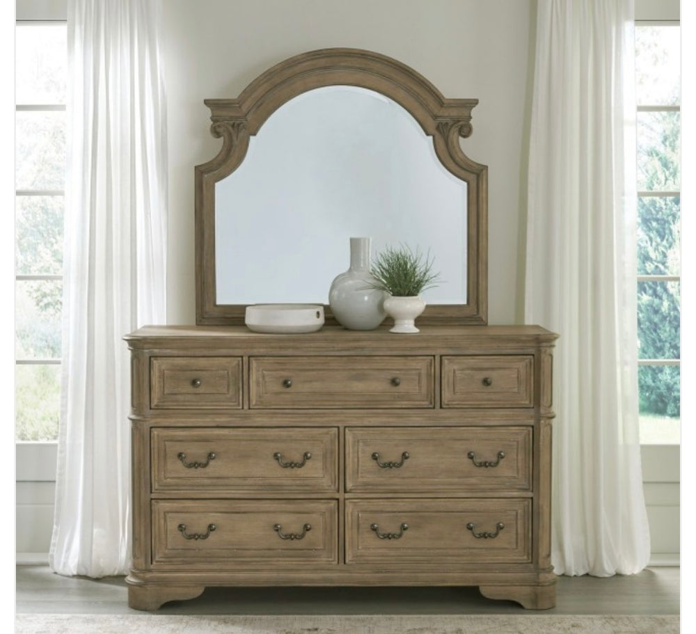 Magnolia Manor 5-PC  Antique Bedsroom Suite