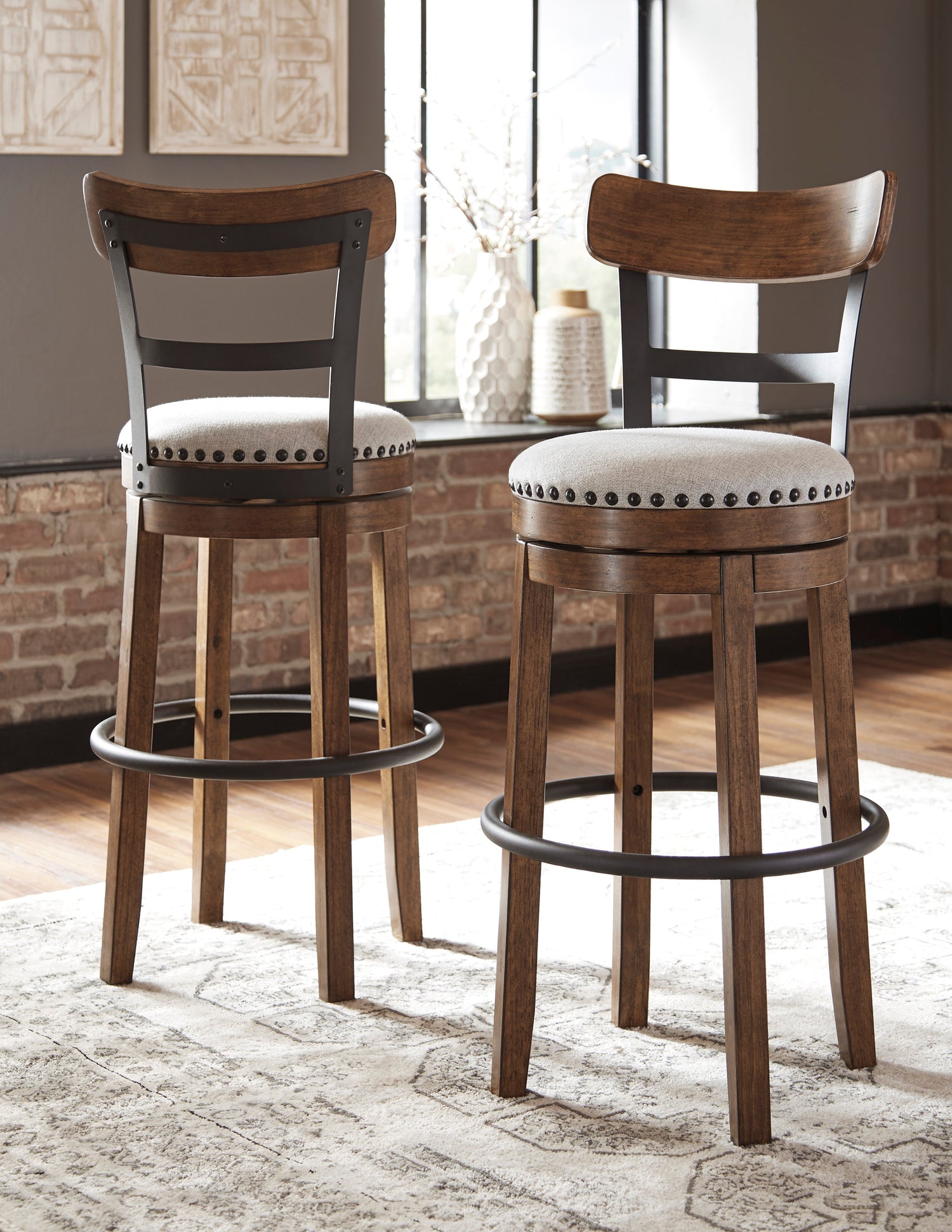 D546-430 - 30" BAR HEIGHT  Swivel Barstool