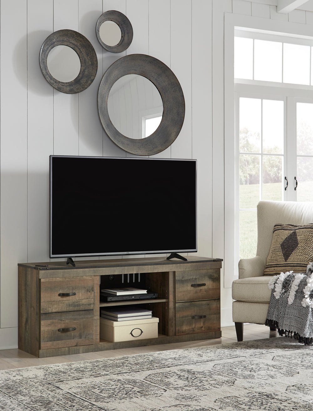 EW0446-268 - TV Stand 60"L